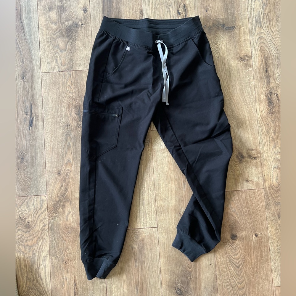 sold // Figs Zamora jogger scrub bottoms